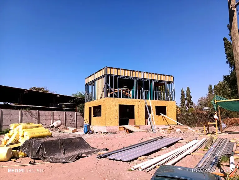 Estructura de techumbre en obra ejecutada por Construcasa